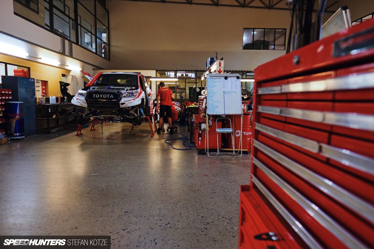 hallspeed-toyota-dakar-stefan-kotze-speedhunters- 134