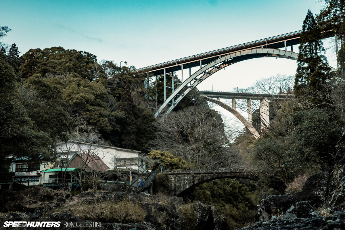 Ron_Celestine_Speedhunters_ProjectRough_ER34Skyline_Landscape_Bridge_3