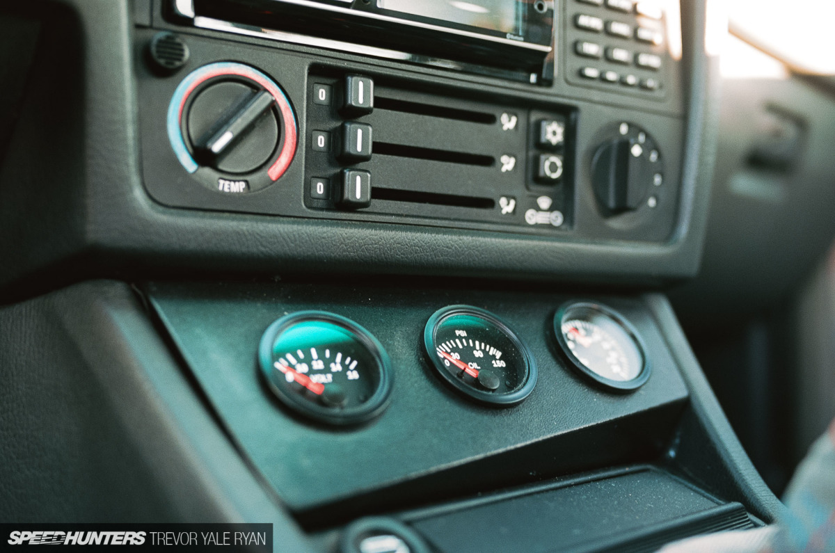 2018-Speedhunters_BMW-E30-M3-Watsonville_Trevor-Ryan-019_74560030