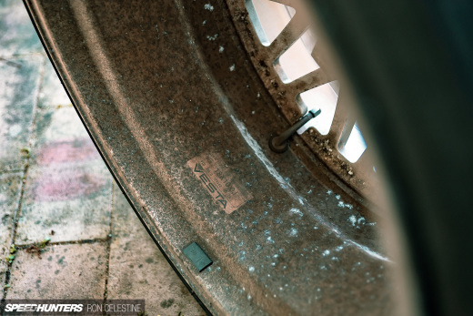 Speedhunters_ProjectRough_ER34_WheelsRebuild_15