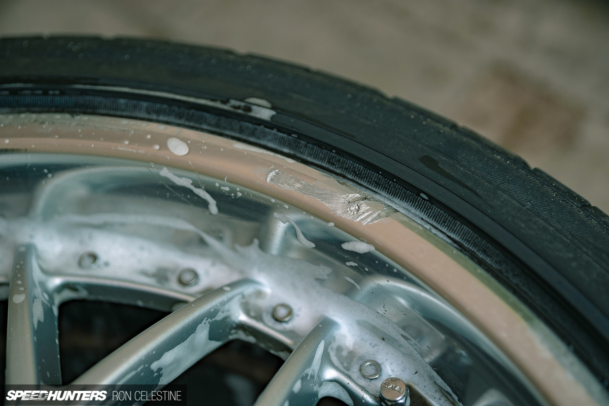 Speedhunters_ProjectRough_ER34_WheelsRebuild_12