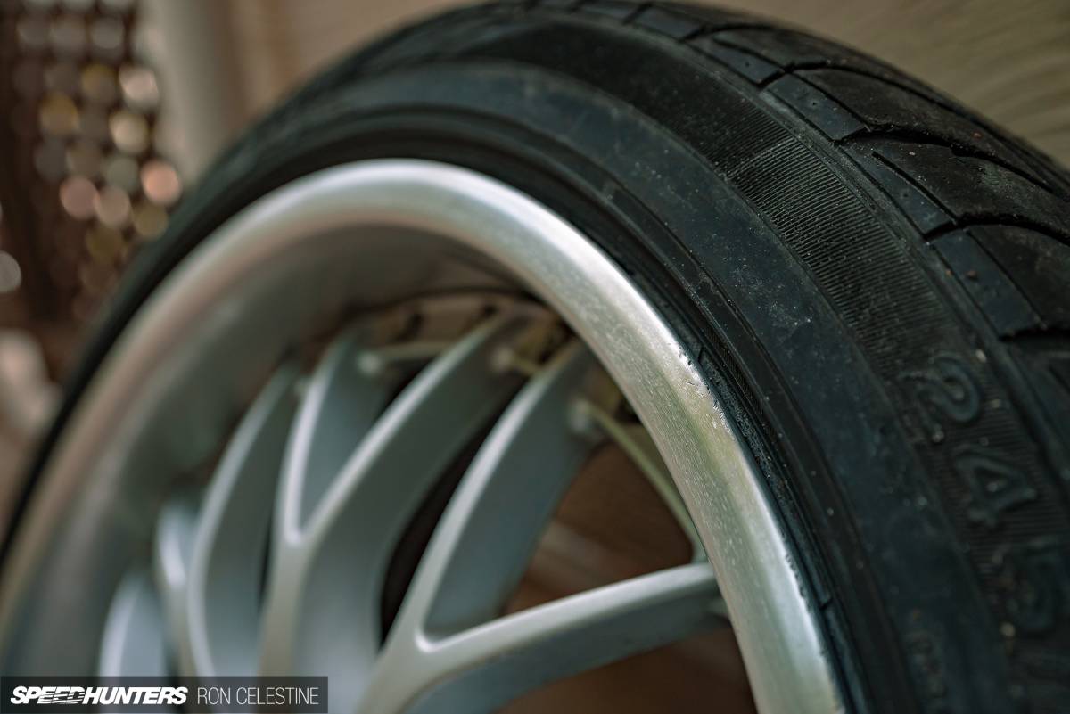 Speedhunters_ProjectRough_ER34_WheelsRebuild_29