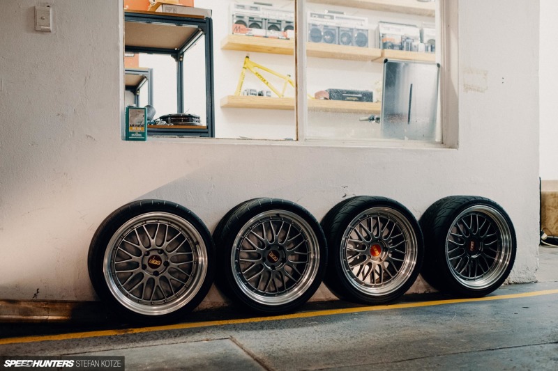 speedhunters-stefan-kotze-garage-kiu-001