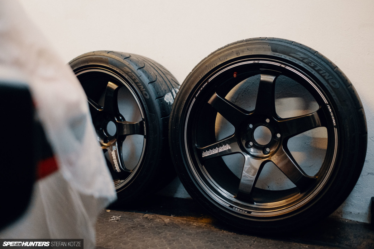 speedhunters-stefan-kotze-garage-kiu-062