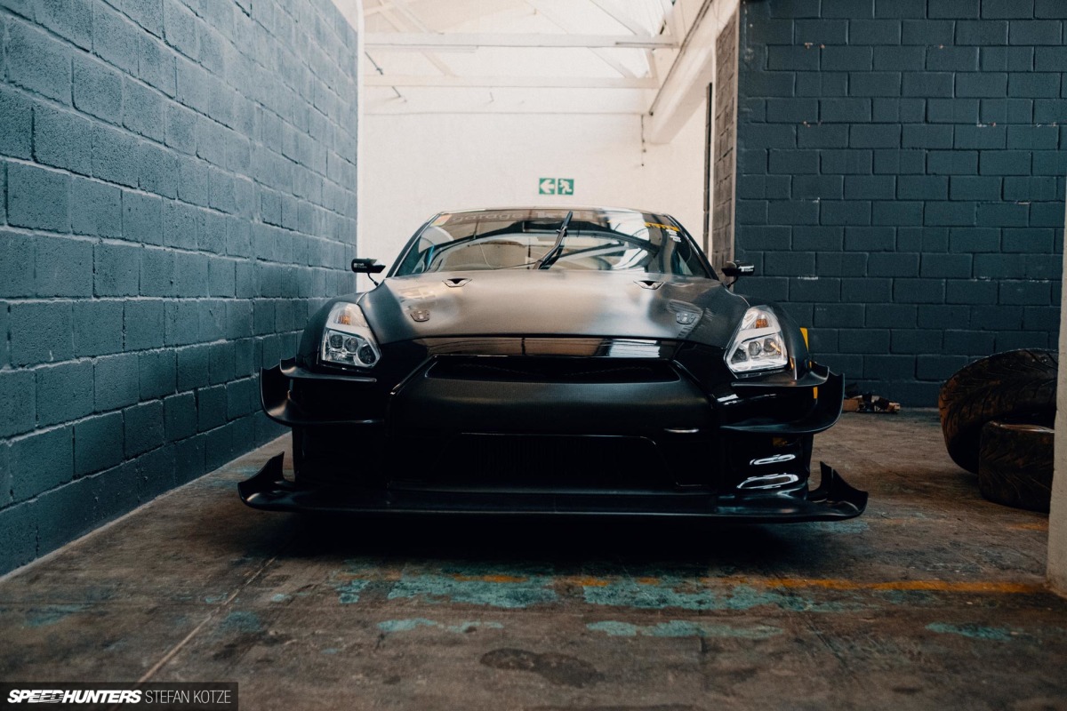 speedhunters-stefan-kotze-garage-kiu-099