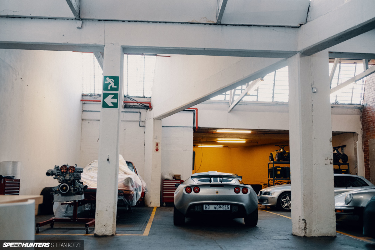 speedhunters-stefan-kotze-garage-kiu-049