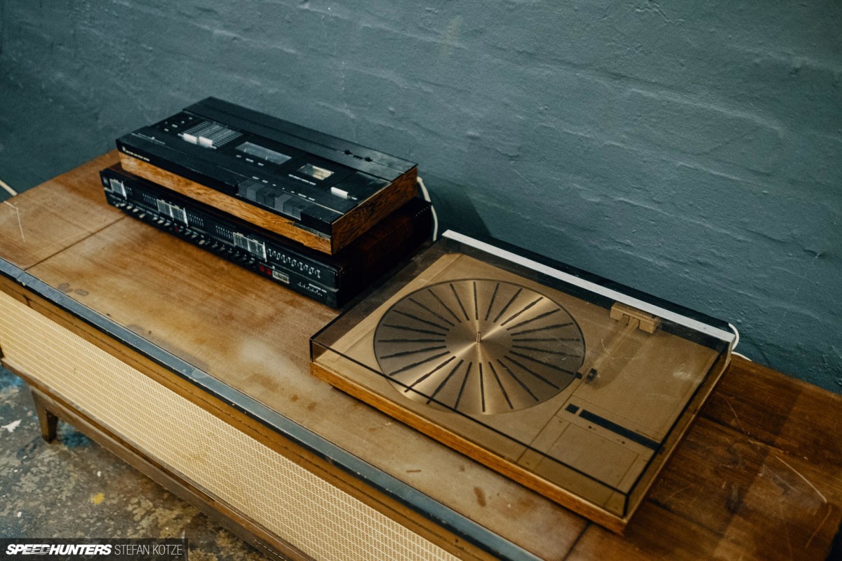 speedhunters-stefan-kotze-garage-kiu-070