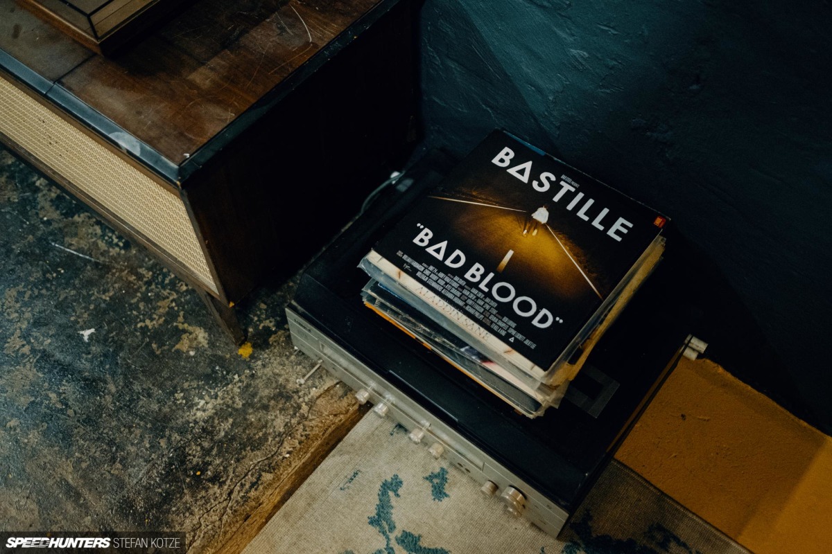 speedhunters-stefan-kotze-garage-kiu-074