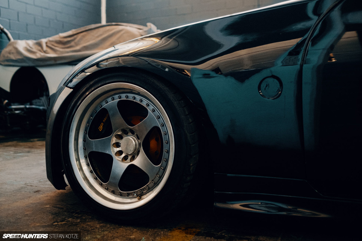 speedhunters-stefan-kotze-garage-kiu-102