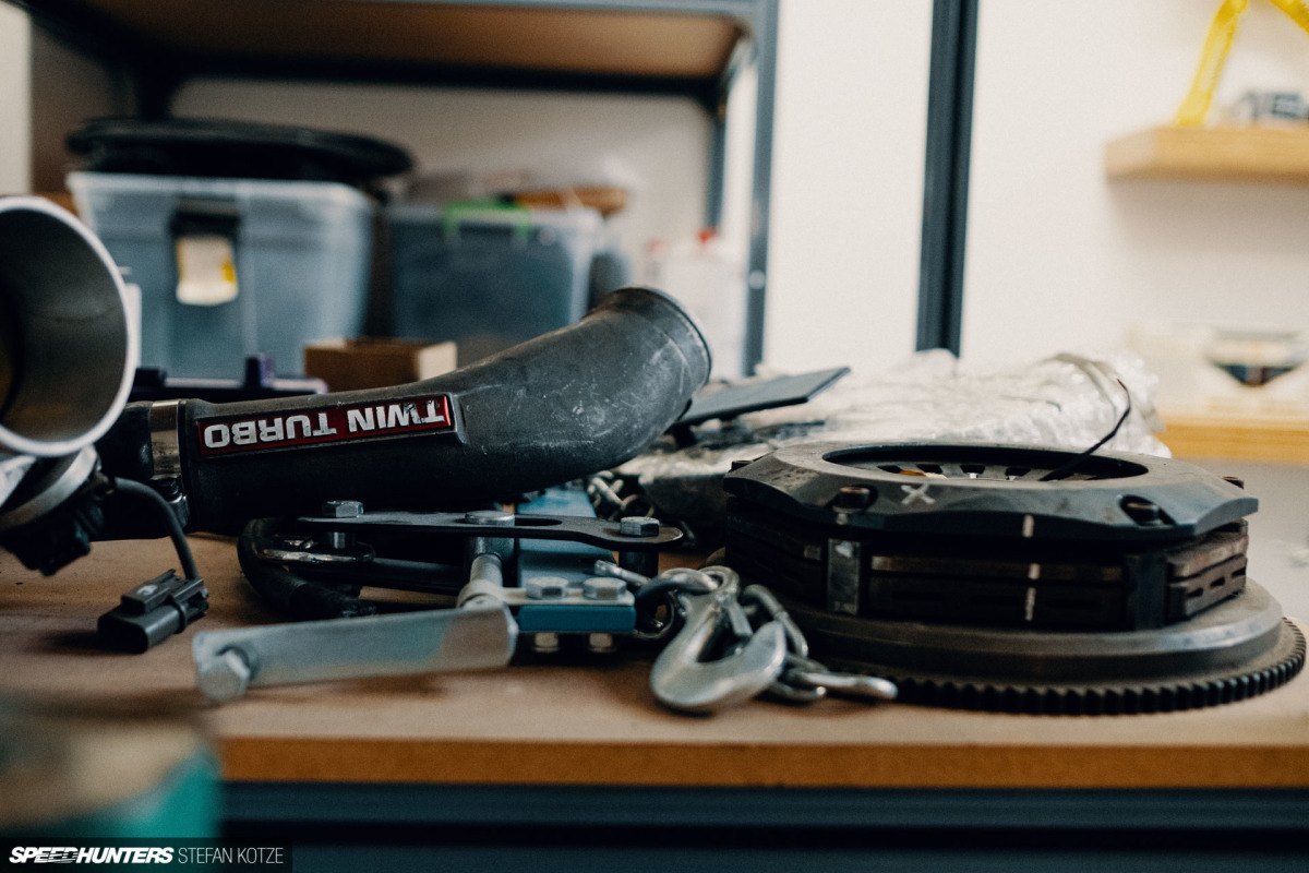 speedhunters-stefan-kotze-garage-kiu-002