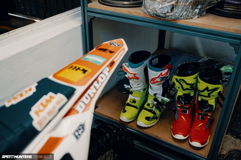 speedhunters-stefan-kotze-garage-kiu-006