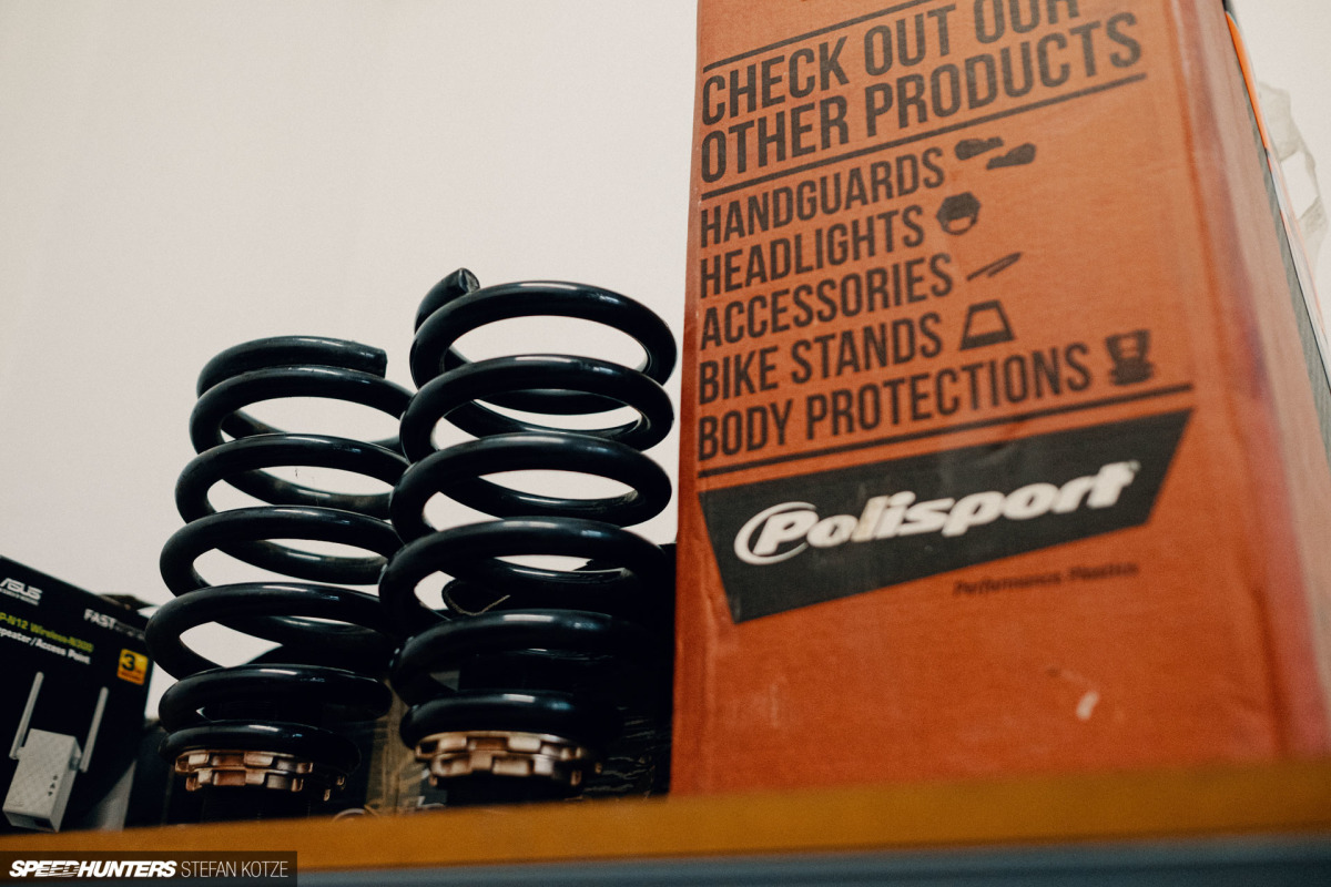 speedhunters-stefan-kotze-garage-kiu-008