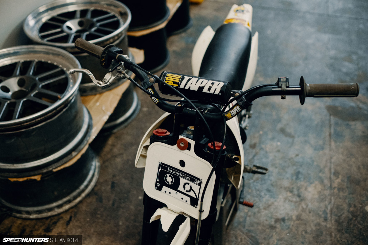 speedhunters-stefan-kotze-garage-kiu-010