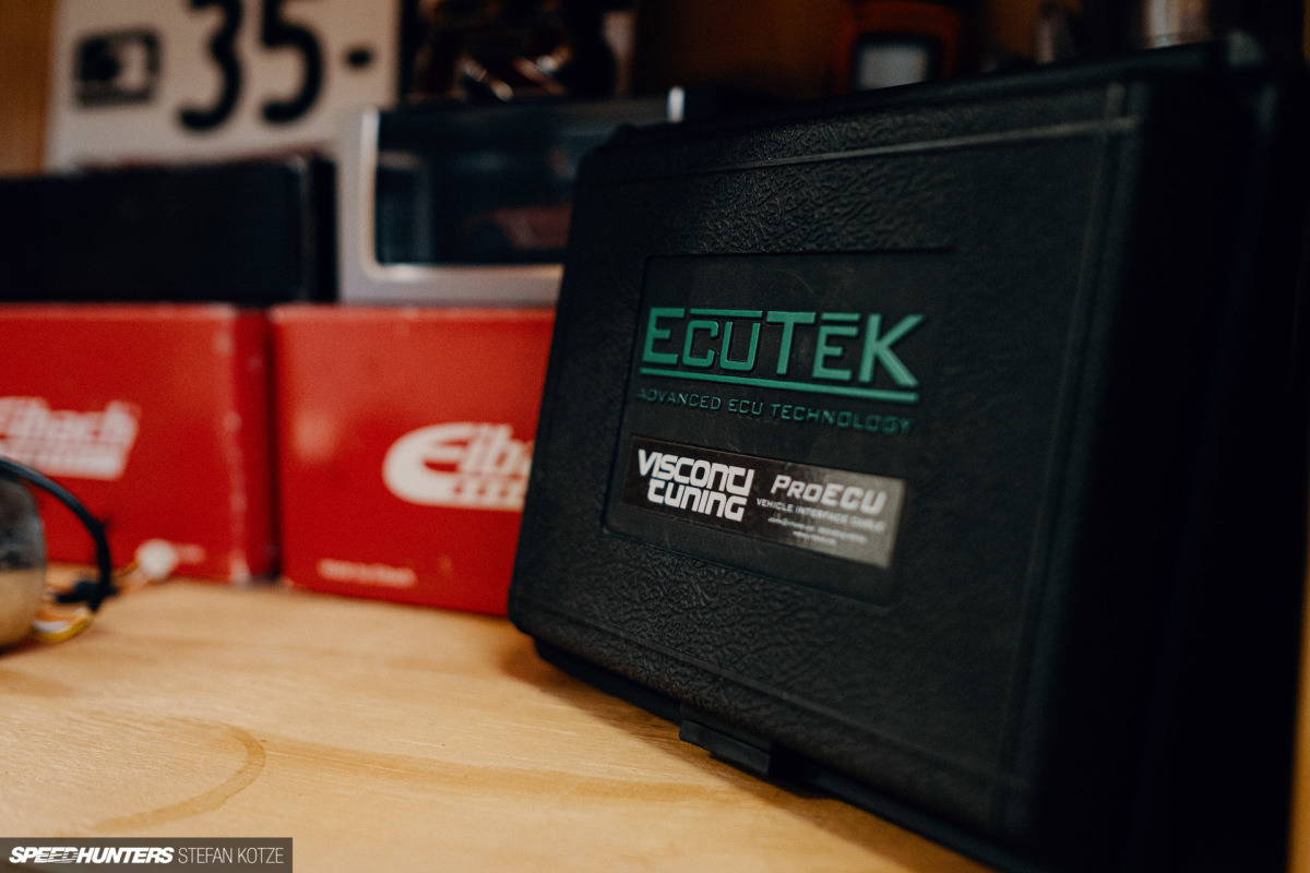 speedhunters-stefan-kotze-garage-kiu-033