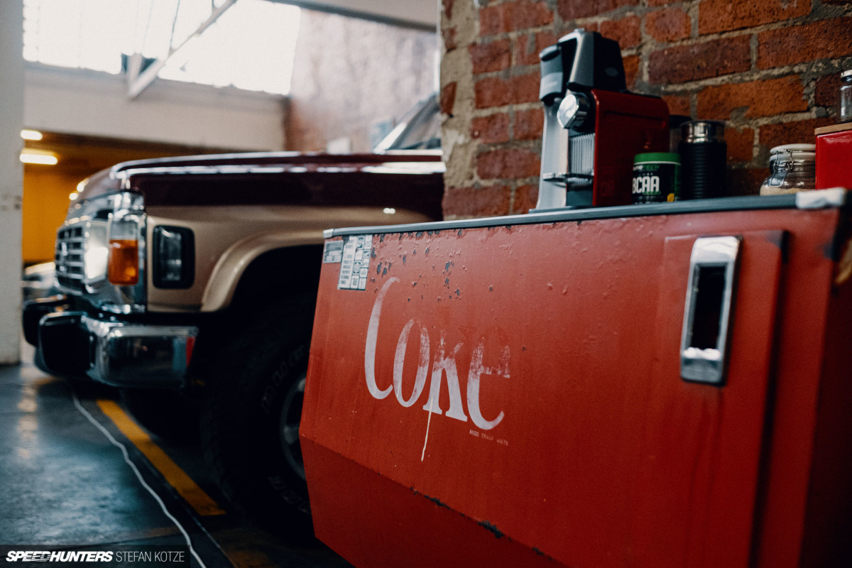 speedhunters-stefan-kotze-garage-kiu-048