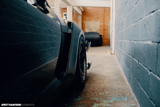 speedhunters-stefan-kotze-garage-kiu-105