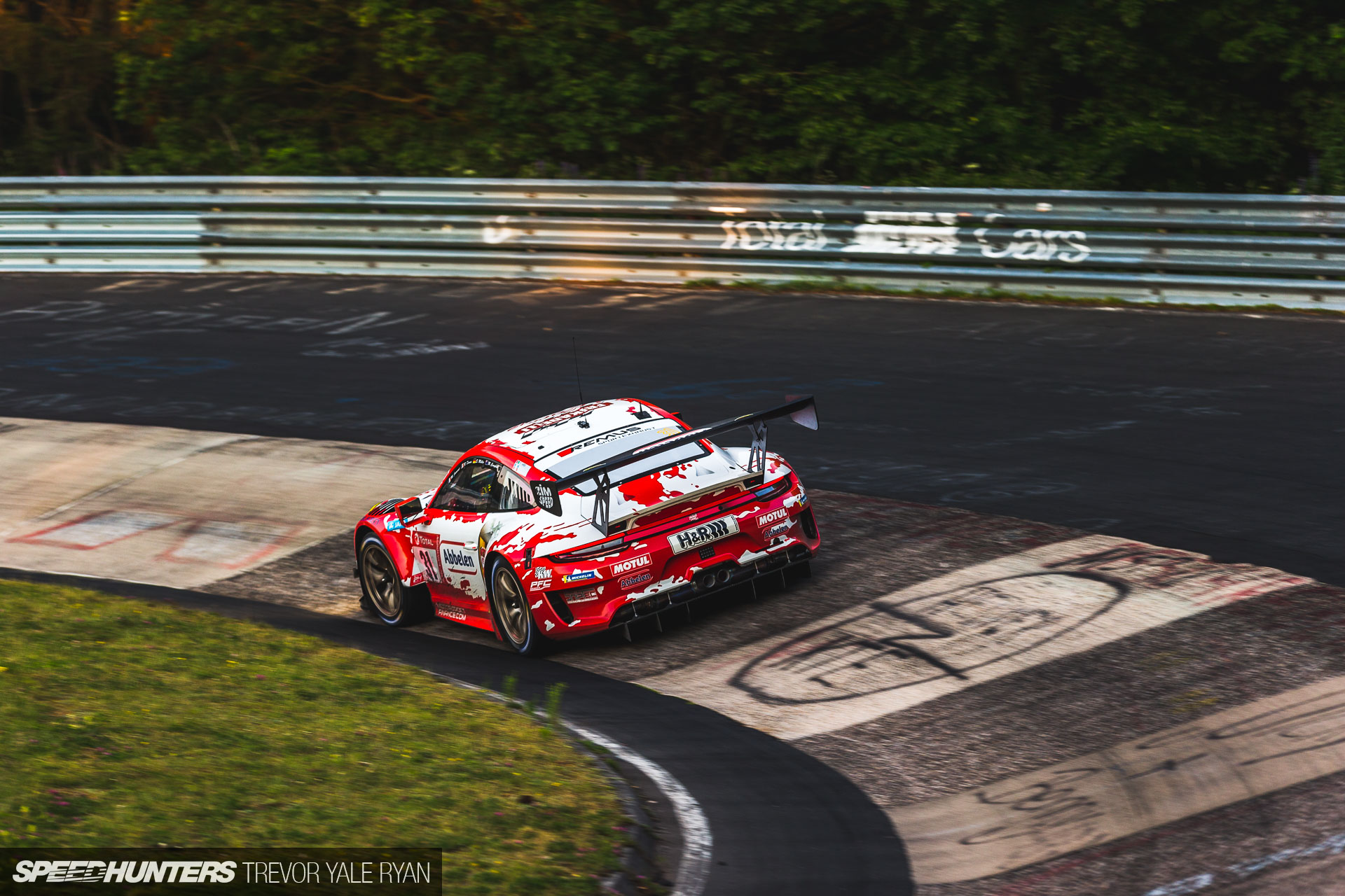 2019-Nurburgring-24-Hour-How-To-Shoot_Trevor-Ryan-Speedhunters_052_9376