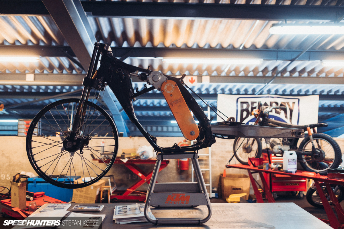 stefan-kotze-speedhunters-motorcycle-room-006
