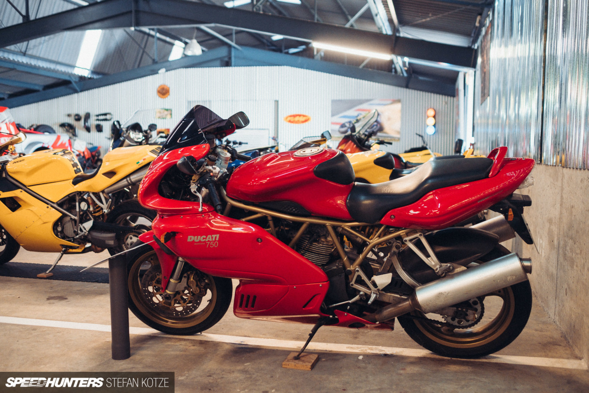 stefan-kotze-speedhunters-motorcycle-room-064