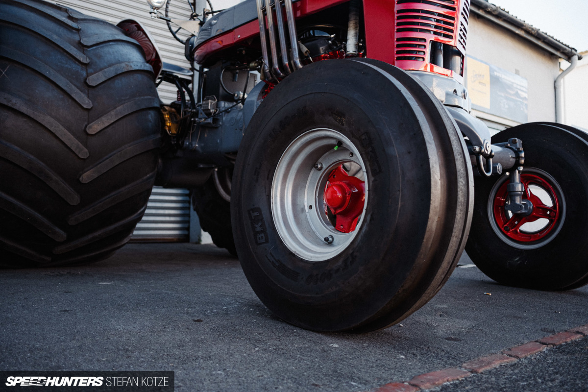 stefan-kotze-speedhunters-monster-tractor-024