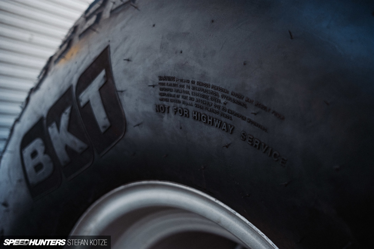 stefan-kotze-speedhunters-monster-tractor-027