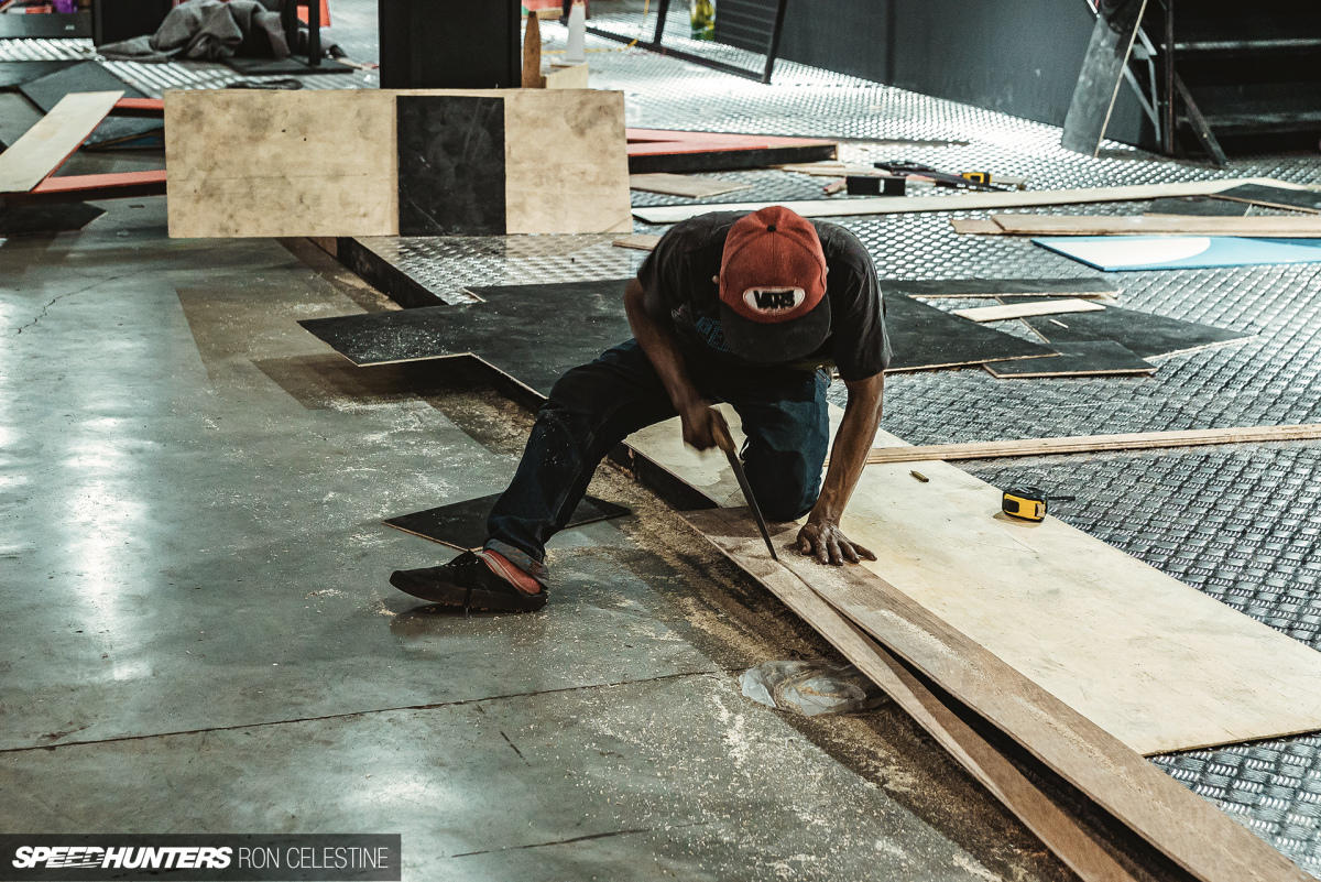 Speedhunters_RonCelestine_BlackAutoBattle_StageSetup