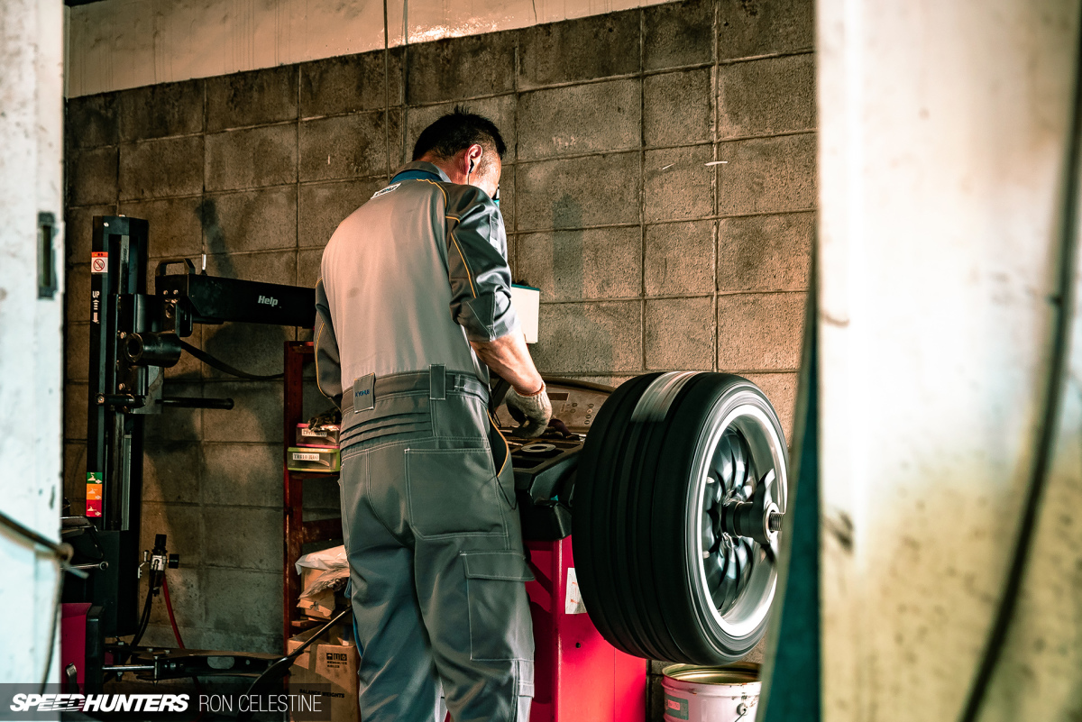 Speedhunters_ProjectRough_ER34_WheelsRebuild_1