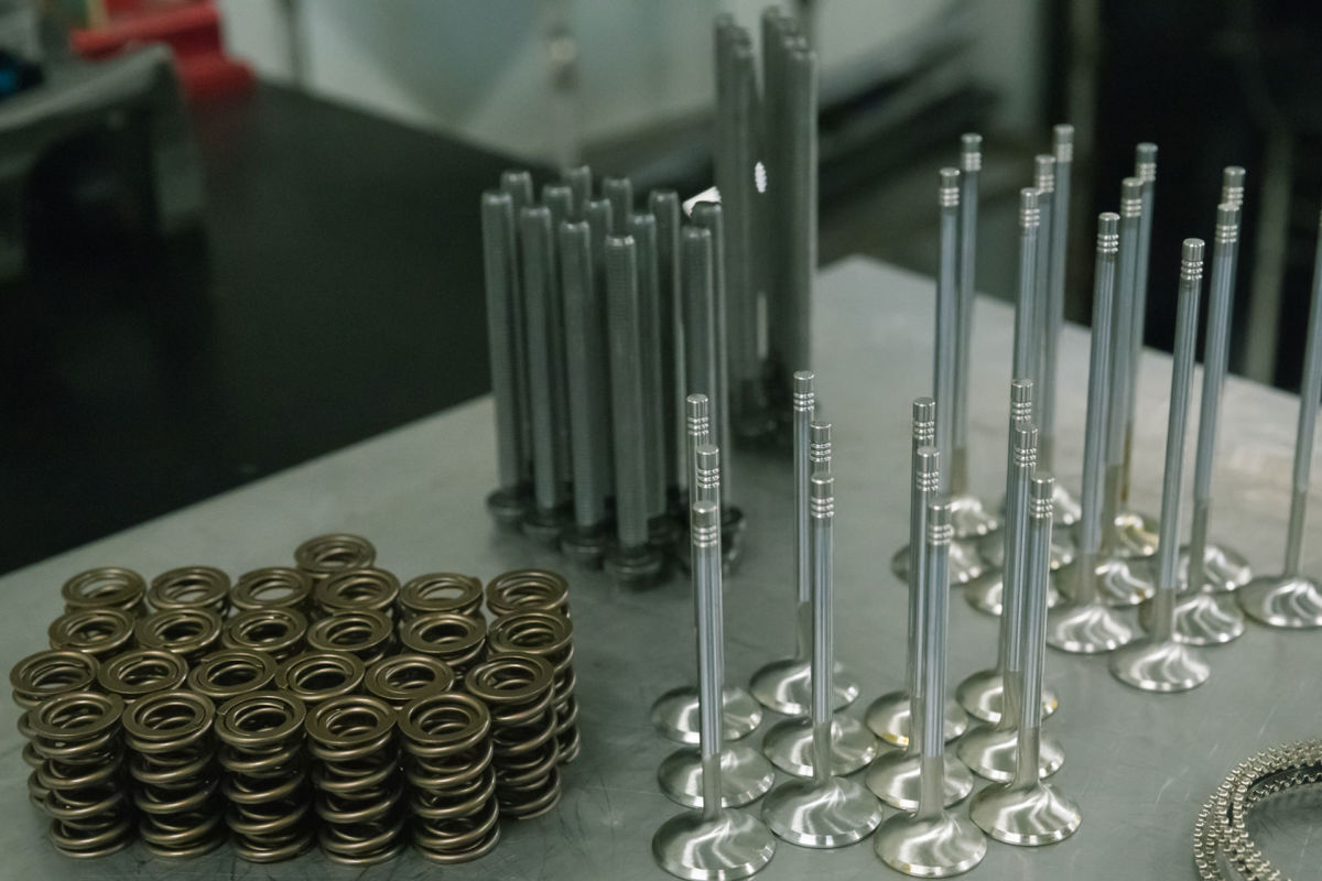 Ved-R32-Build-Pics (12)