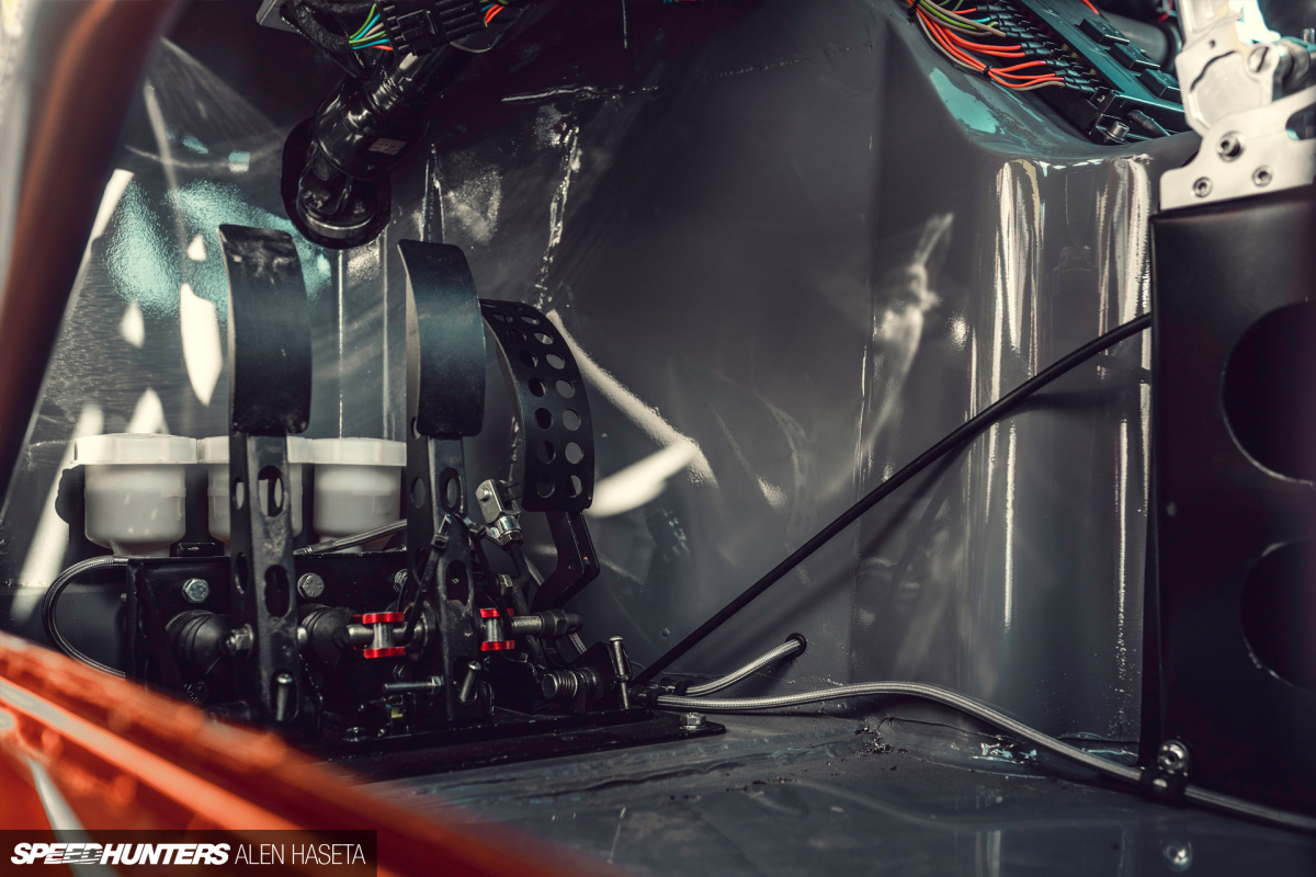 Speedhunters_Alen_Haseta_Corolla_Interior_10