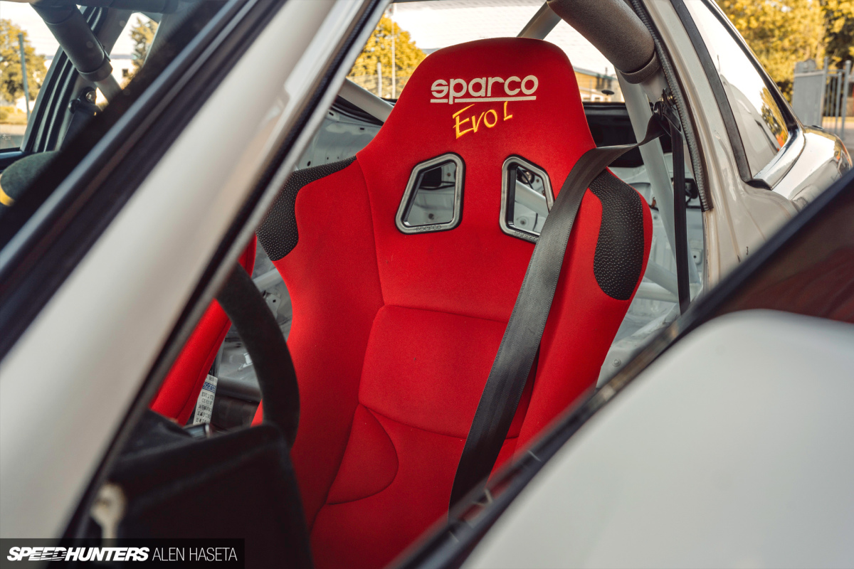 Speedhunters_Alen_Haseta_Interior4