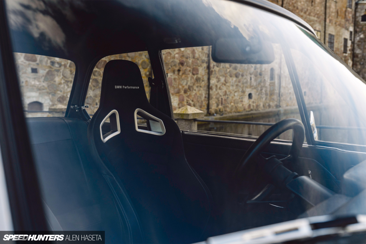 Speedhunters_2002_Interior_11