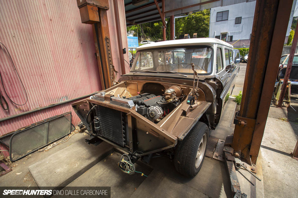 yellow_shark_dino_dalle_carbonare_08