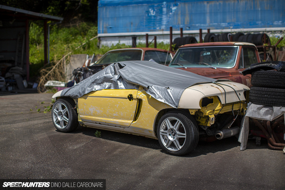 yellow_shark_dino_dalle_carbonare_25