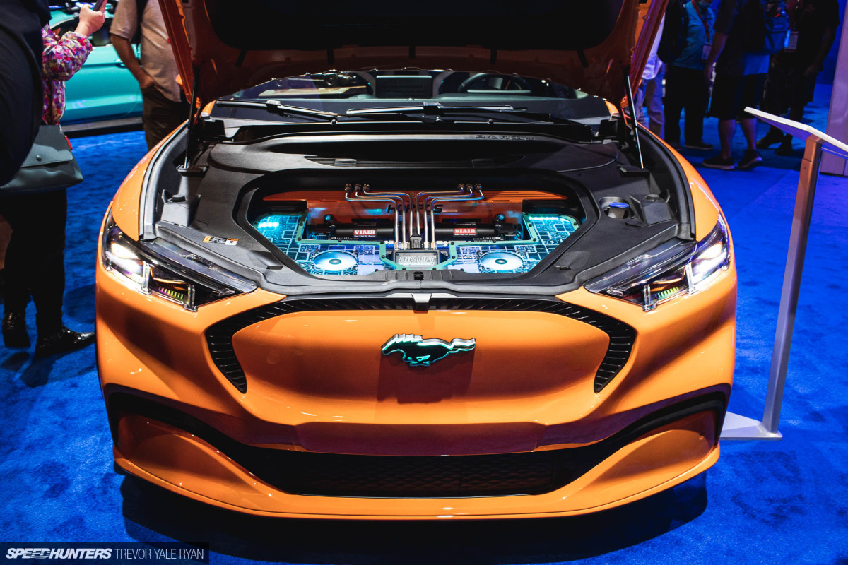 2021-SEMA-Show-Air-Lift-Performance_Trevor-Ryan-Speedhunters_028_9883