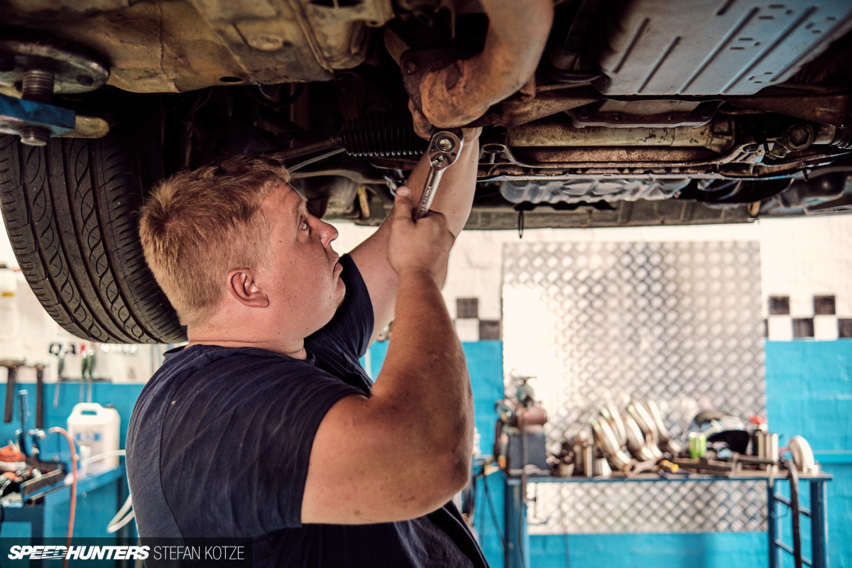stefan-kotze-speedhunters-lexus-ls400-exhaust (8)
