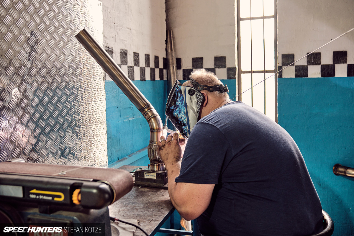 stefan-kotze-speedhunters-lexus-ls400-exhaust (58)