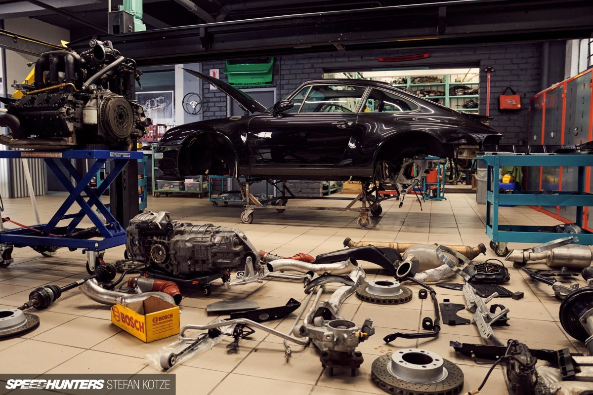 stefan_kotze_speedhunters_dogleg_garage (82)