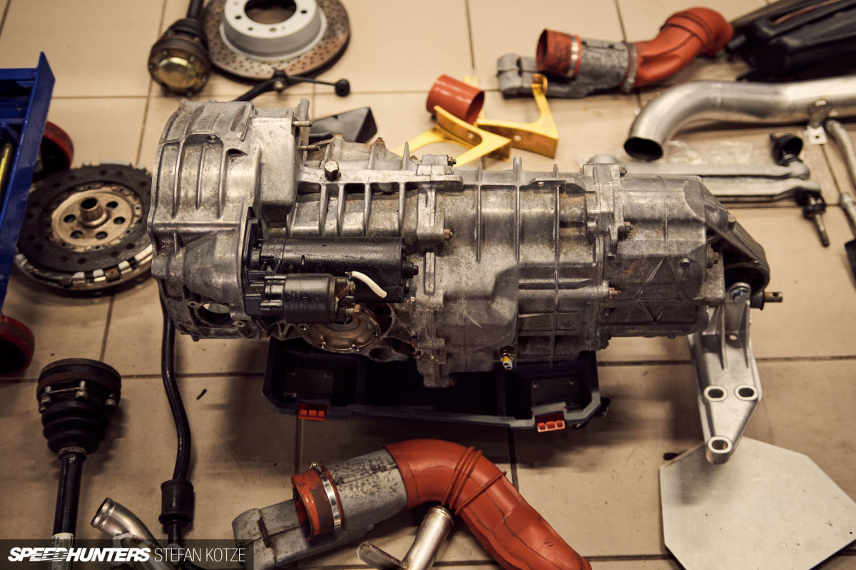 stefan_kotze_speedhunters_dogleg_garage (83)