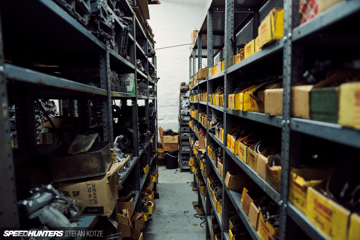 stefan_kotze_speedhunters_dogleg_garage (130)