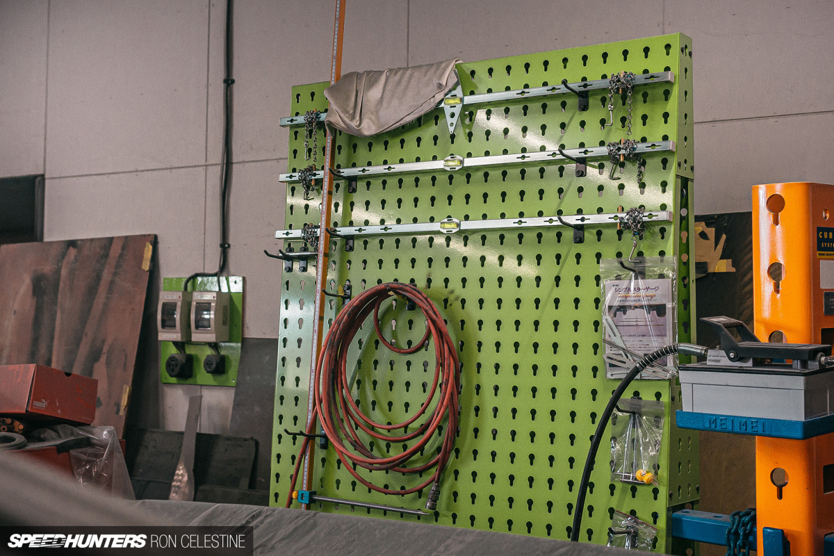 Speedhunters_Ron_Celestine_R31House_GarageTour_BodyRestore_4