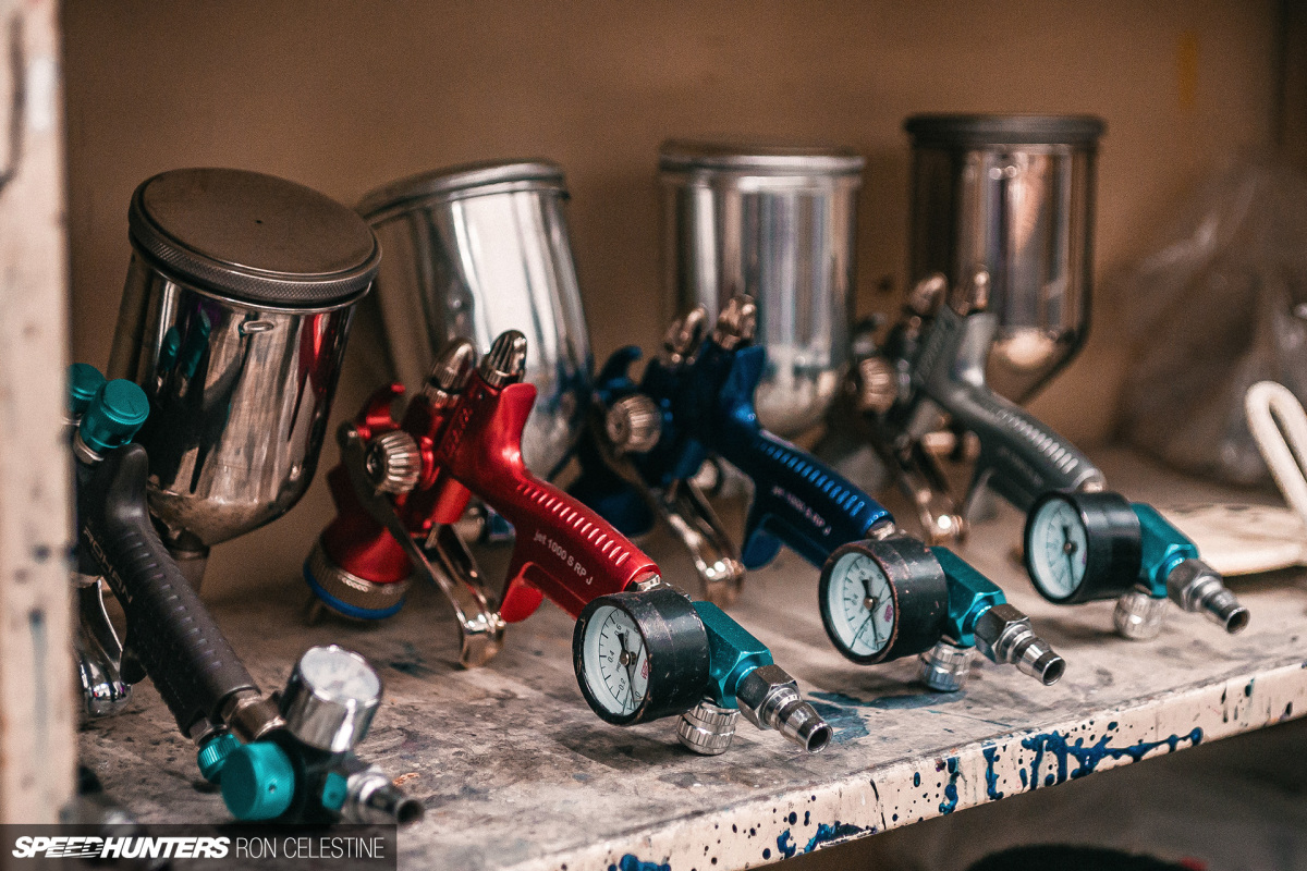 Speedhunters_Ron_Celestine_R31House_GarageTour_Paintguns