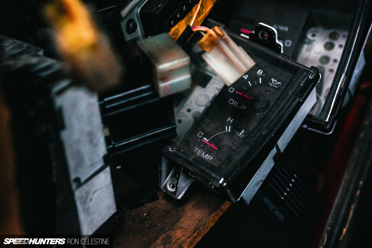 Speedhunters_Ron_Celestine_R31House_GarageTour_Parts_Meter
