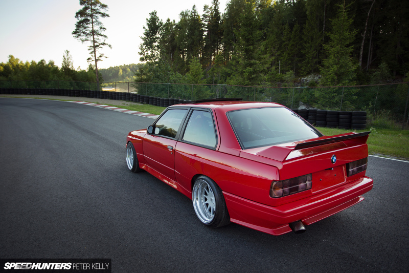 1-BMW-E30-24