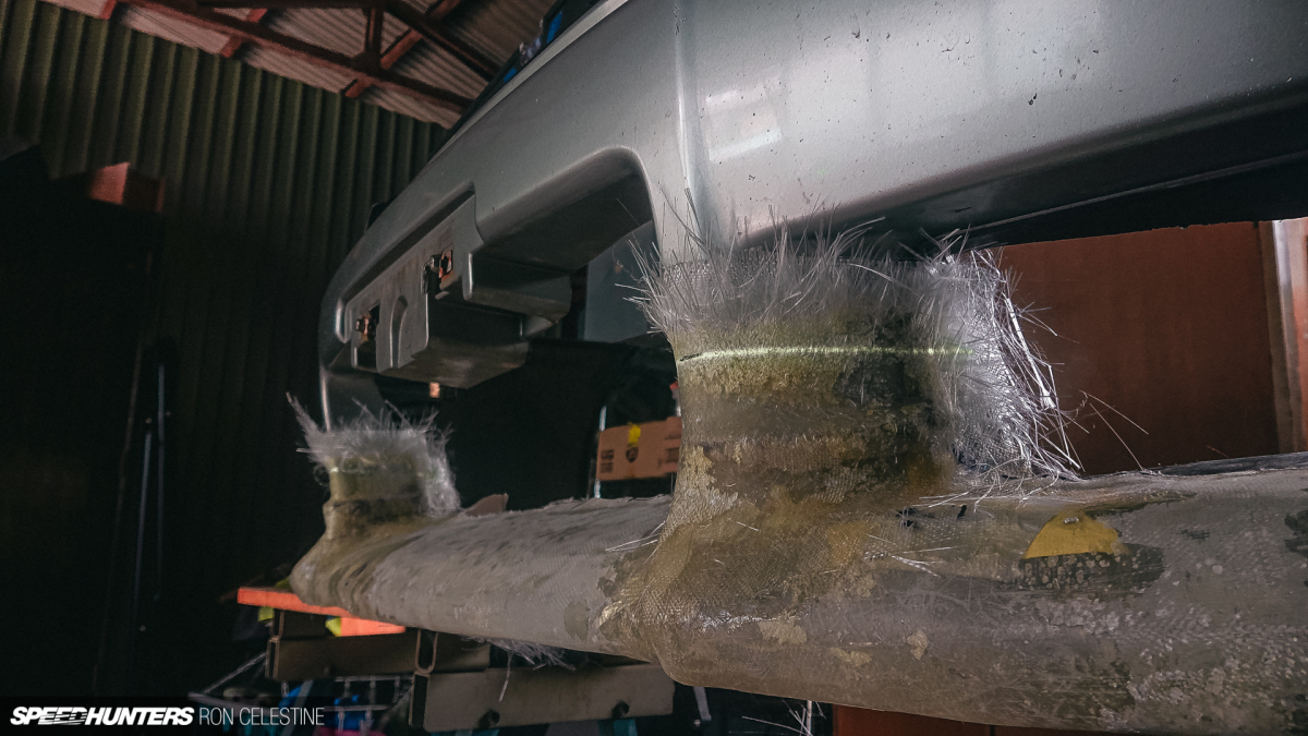 Speedhunters_Ron_Celestine_ProjectRough_R34Skyline_GTT_CarbonFiberLip_NandemoDesign-5