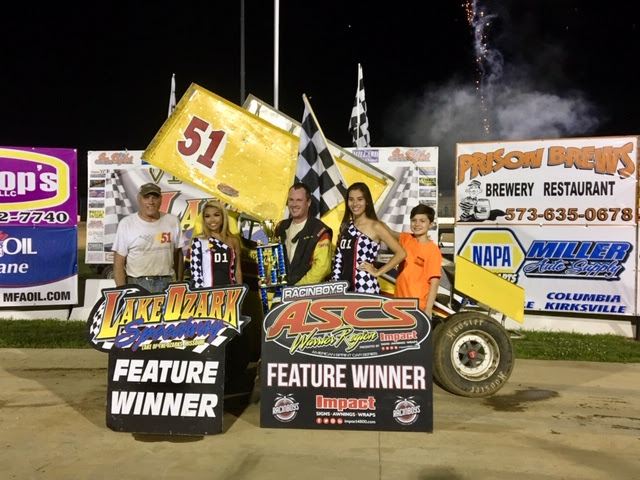 ASCS Warrior Mitchell Moore in victory lane with the ASCS Warrior region. (Greg Stanek photo)