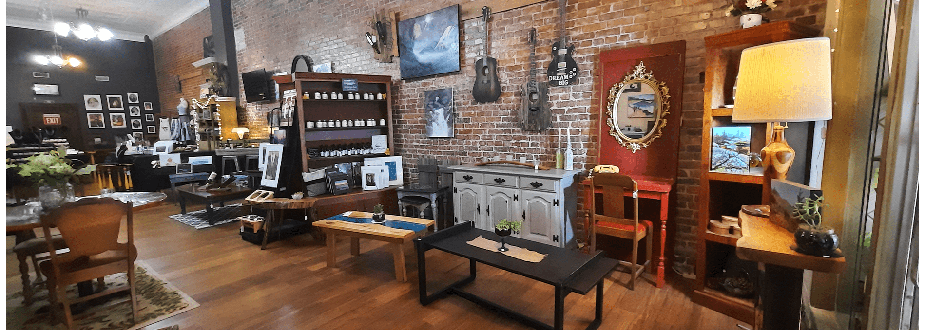 Full Circle Furniture & Gifts LLC Sells Unique Home Decor in