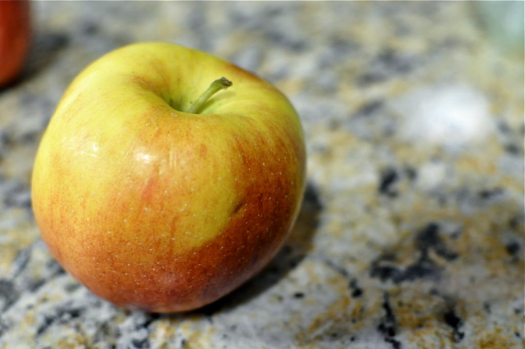 Apple right. Macbook air m1 2022. эпл зло. яблоки айдаред 1кг. Apple right.