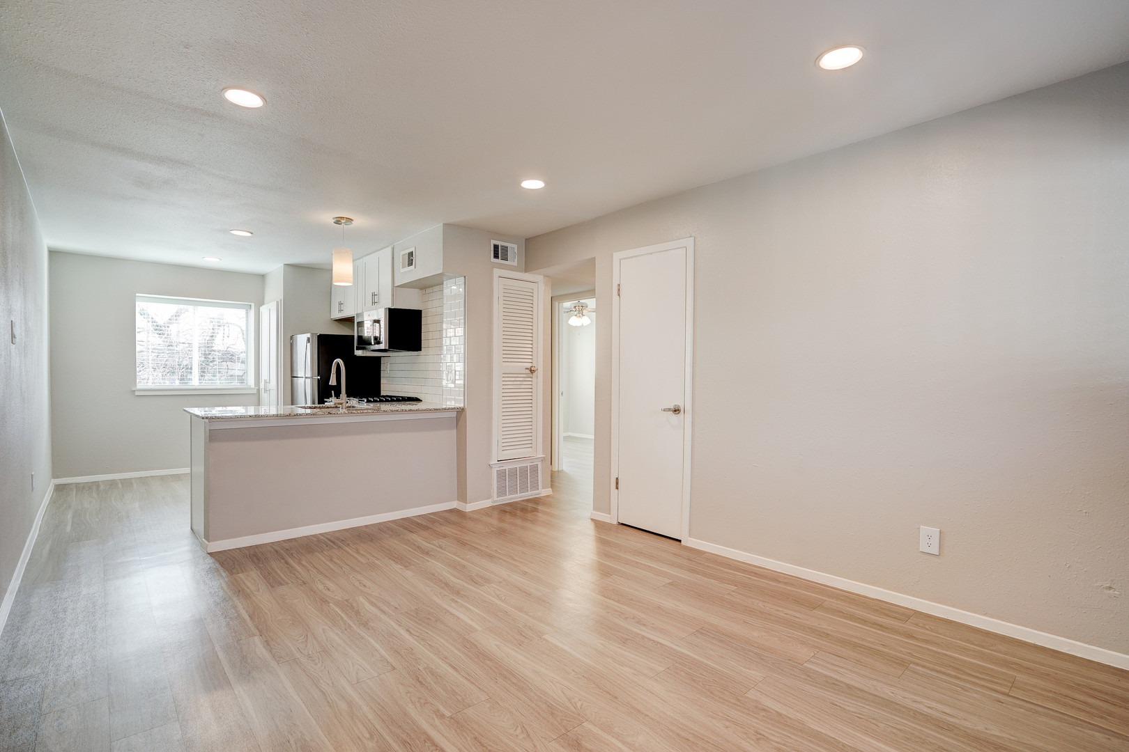 3138 Manor Rd 211, Austin, TX 78723 Sunroom Rentals