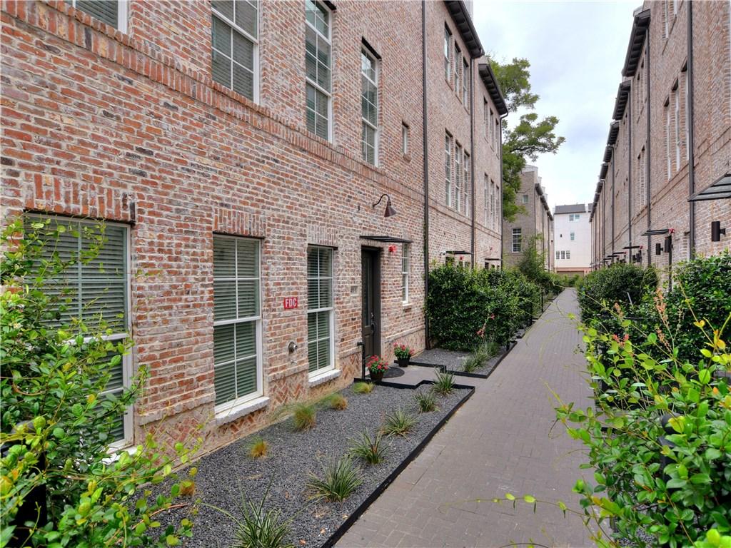 1411 Town Creek DR 1, Austin, TX 78741 Sunroom Rentals