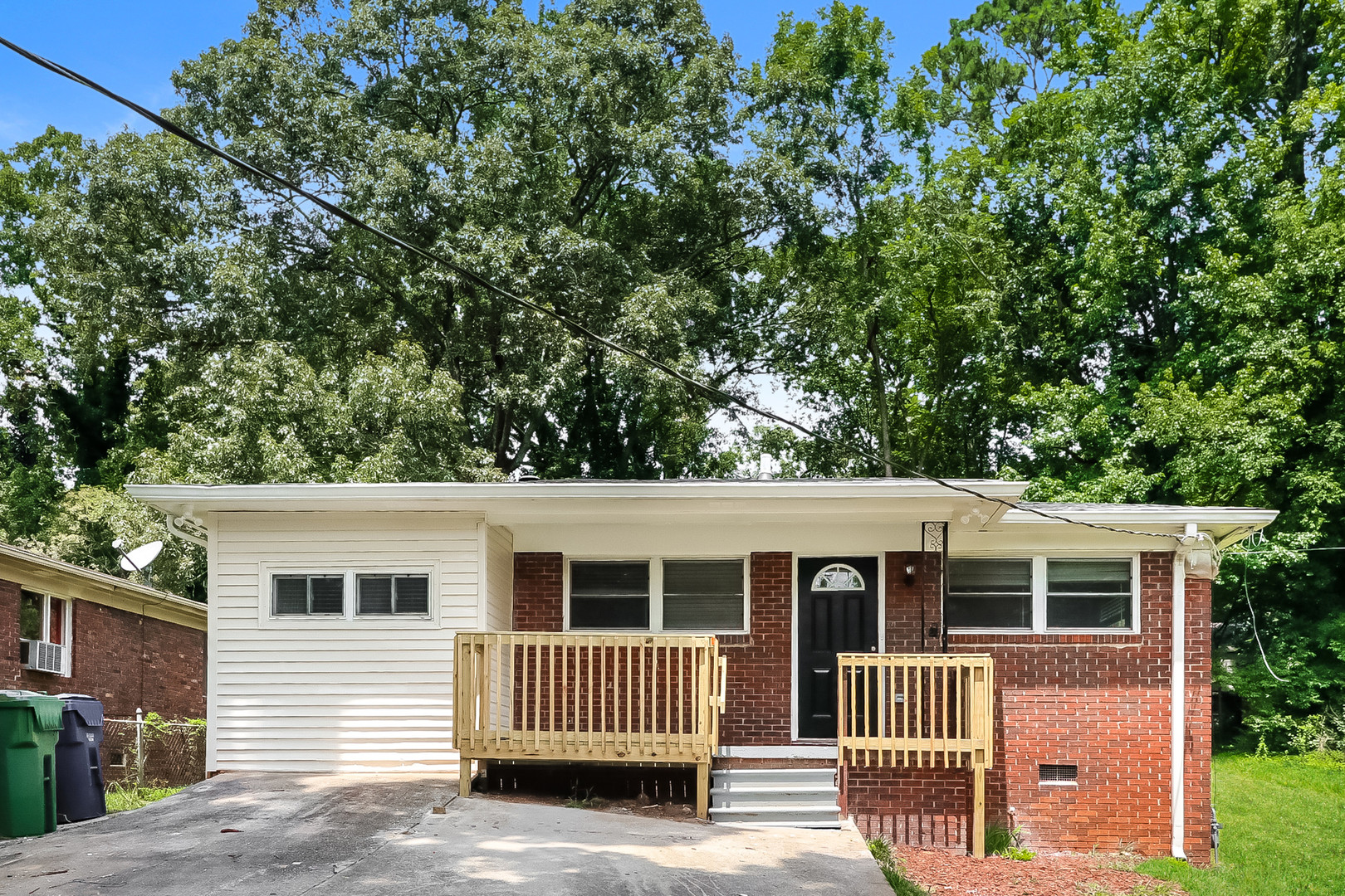 1735 Leslie Ave Sw, Atlanta, GA 30311 Sunroom Rentals